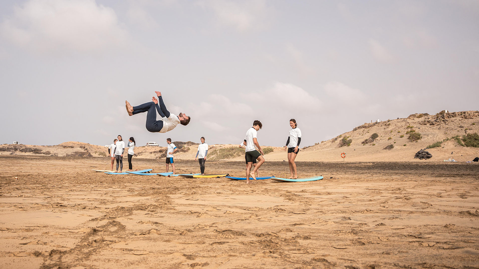 Surfcamp Fuerteventura (7 Nächte - 6er Zimmer) in Lajares Unkategorisiert online kaufen Surfcamp Fuerteventura (7 Nächte - 6er Zimmer) in Lajares Unkategorisiert online kaufen